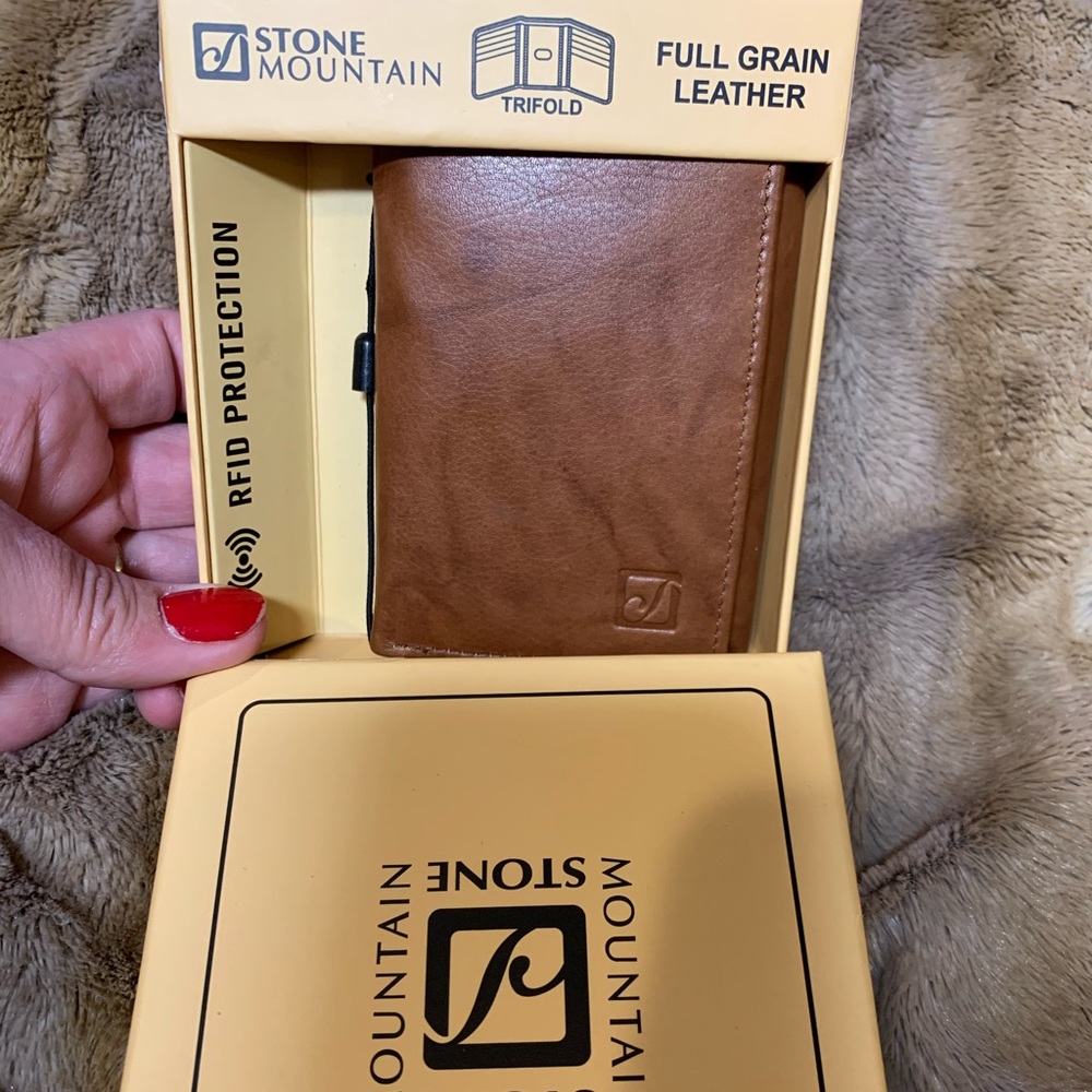 NIB Stone Mountain Tri-Fold Wallet